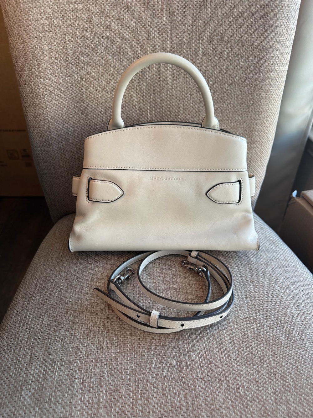 Marc Jacobs Cloud White small Dakota satchel 🚨does have 3 pen marks inside 🚨 - Picture 2 of 6